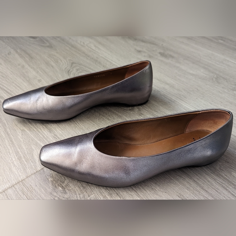 Aquatalia silver 1 in. flats size 7